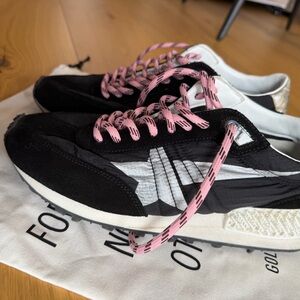 Golden goose running marathon with different  laces golden goose